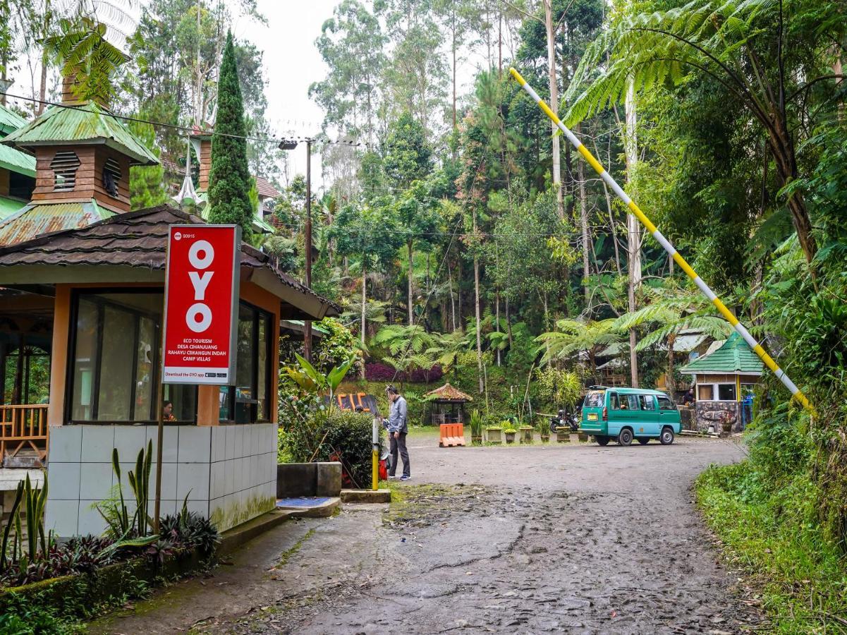 Oyo Homes 90915 Eco Tourism Desa Cihanjuang Rahayu Ciwangun Indah Camp Villas Bongkar ภายนอก รูปภาพ