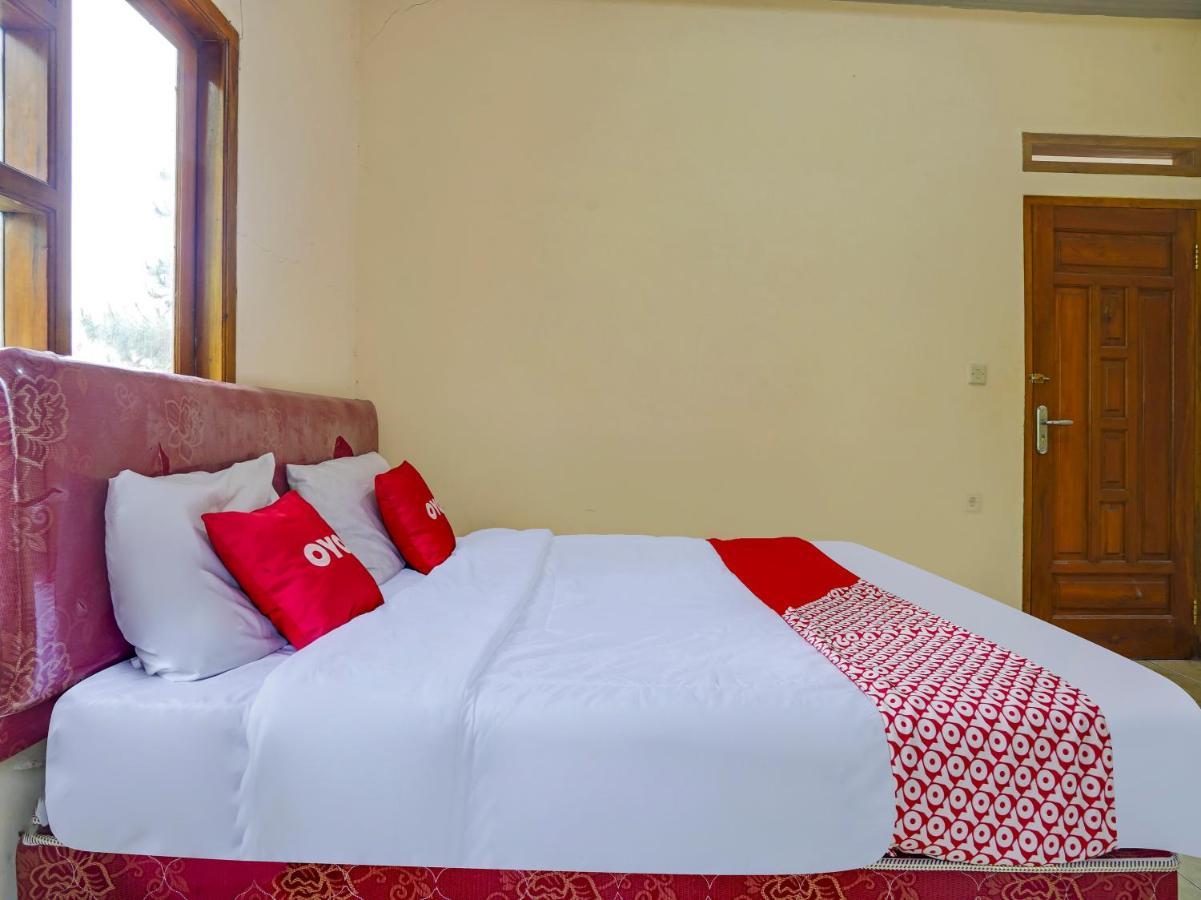 Oyo Homes 90915 Eco Tourism Desa Cihanjuang Rahayu Ciwangun Indah Camp Villas Bongkar ภายนอก รูปภาพ