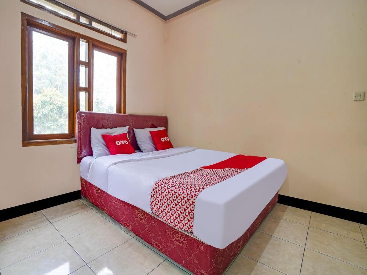 Oyo Homes 90915 Eco Tourism Desa Cihanjuang Rahayu Ciwangun Indah Camp Villas Bongkar ภายนอก รูปภาพ