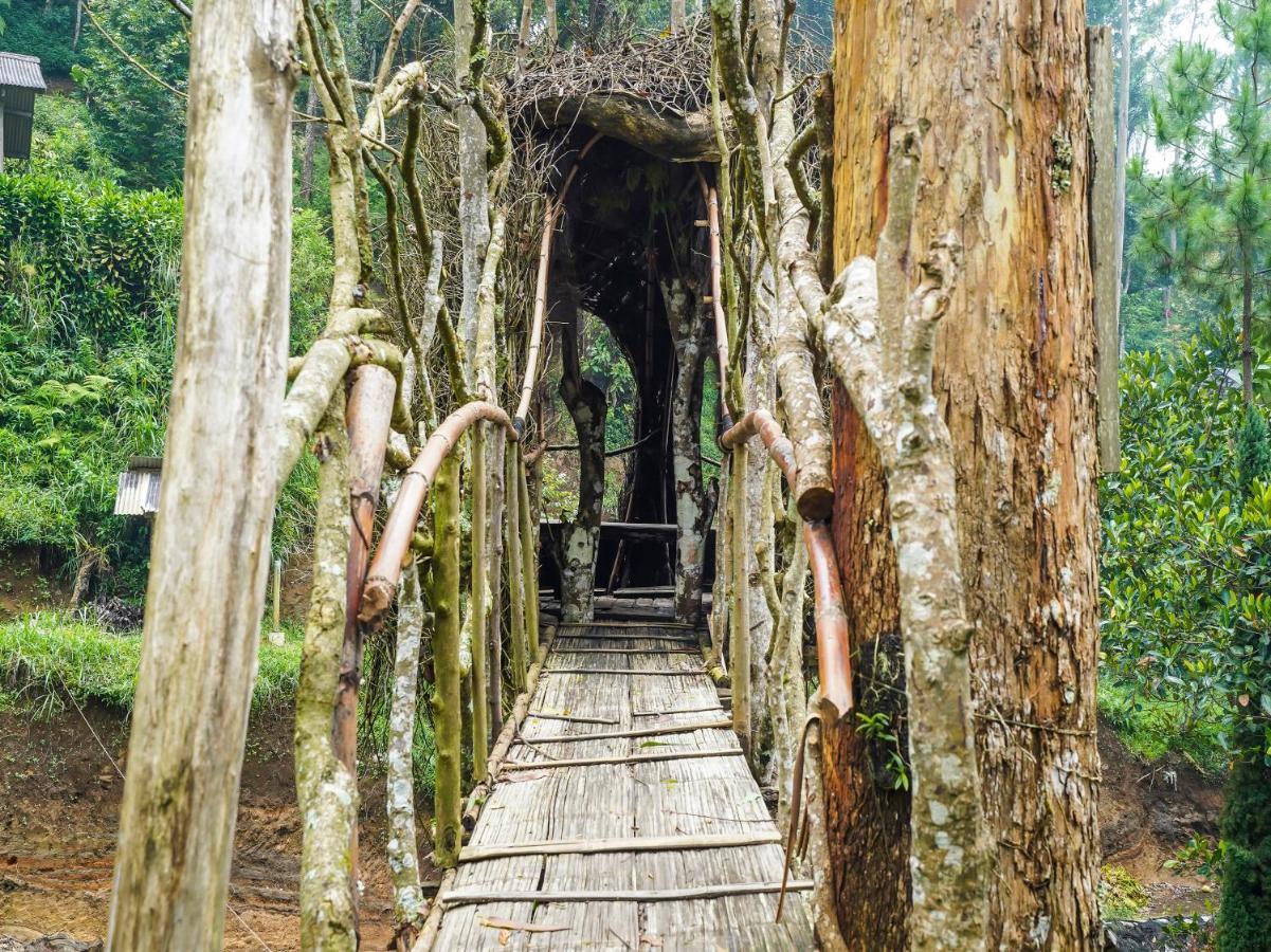 Oyo Homes 90915 Eco Tourism Desa Cihanjuang Rahayu Ciwangun Indah Camp Villas Bongkar ภายนอก รูปภาพ